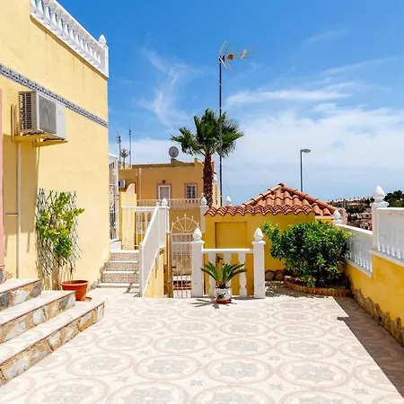 Fabulous 3 Bed House With 4 Communal Pools Villacosta